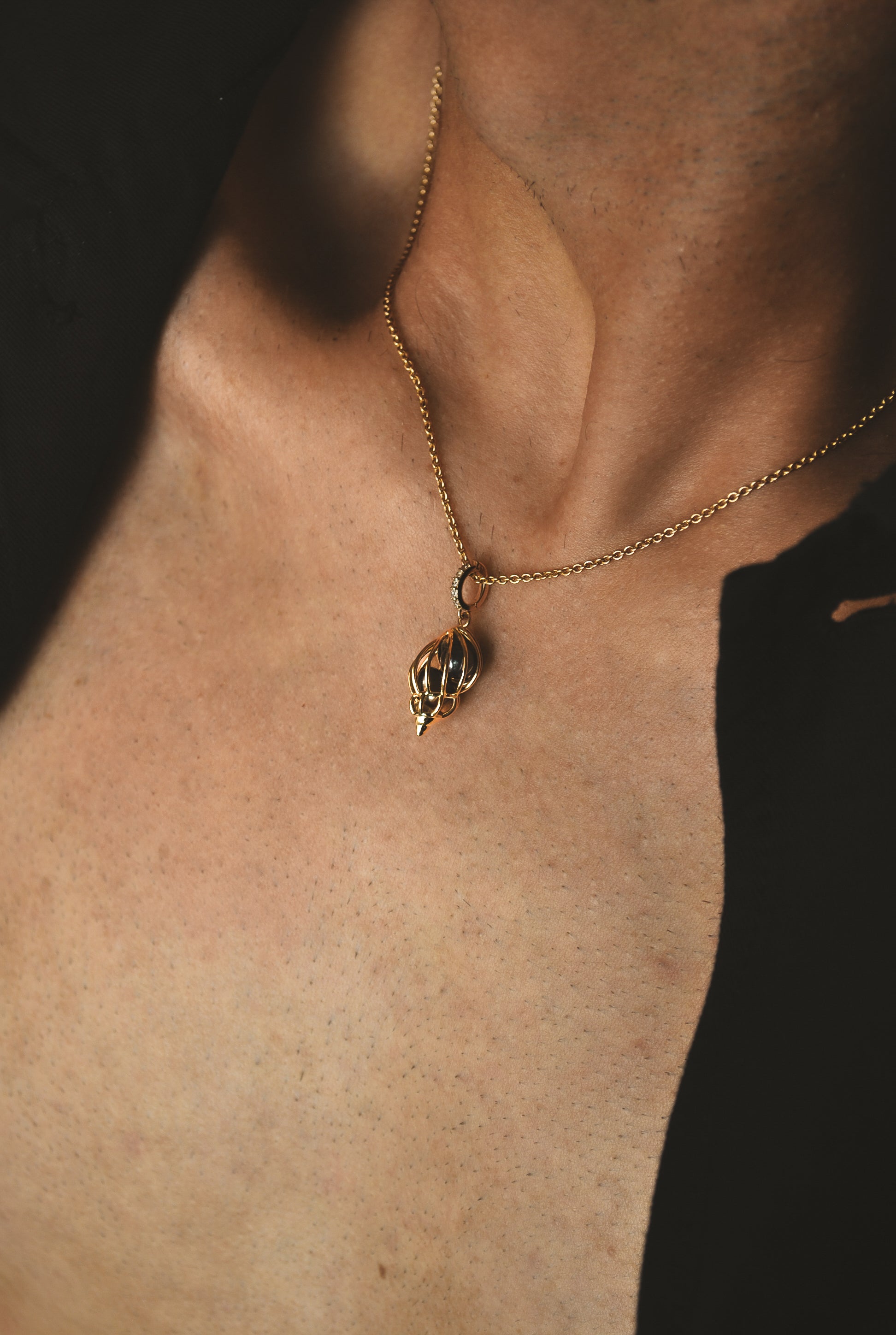 Shankh Tahitian Charm Pendant