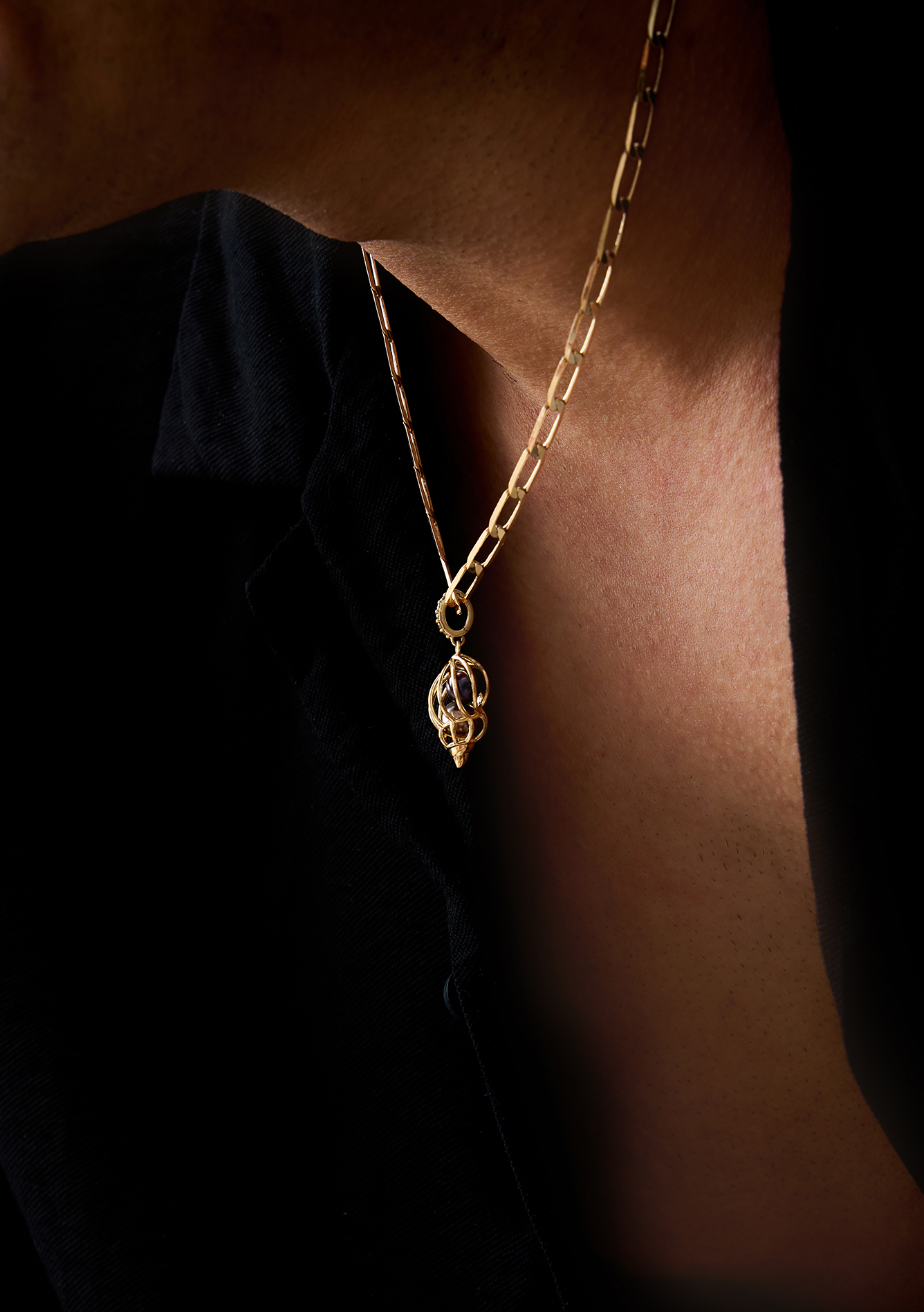 Shankh Tahitian Charm Pendant